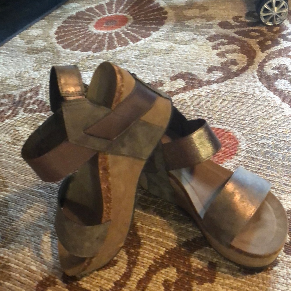 Pierre Dumas Silver Sandals